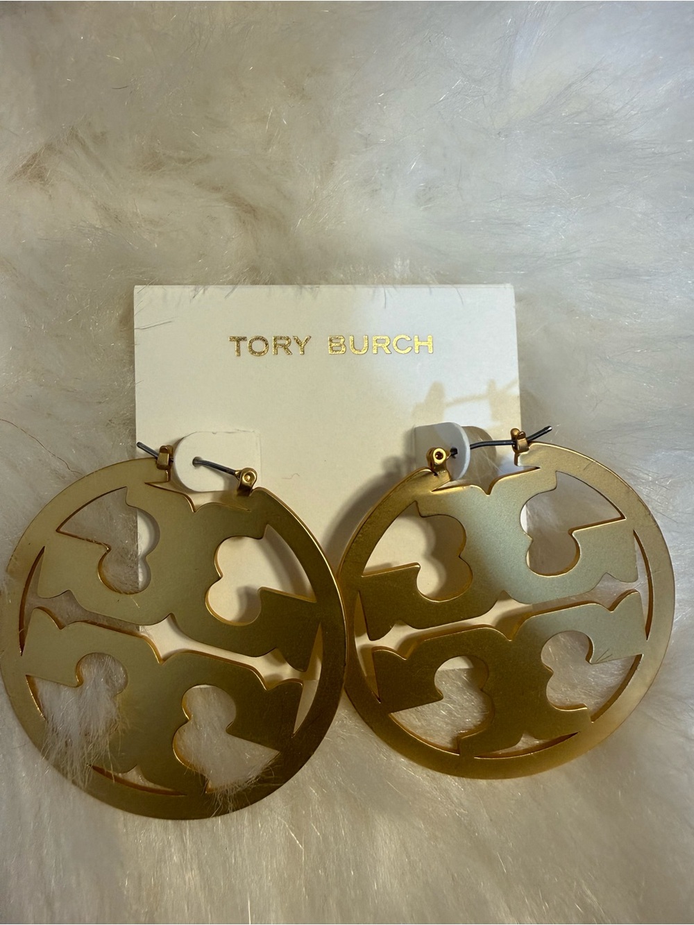 Tory Burch Matte Gold Logo Cutout Disc Earrings - Picture 2 of 3
